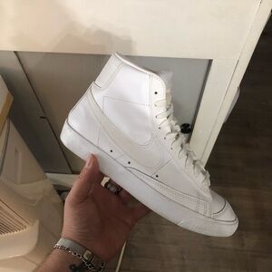 Women’s Nike Blazer Mid Triple White size 8.5